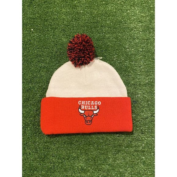 YTK Chicago Bulls cuffed beanie pom winter stocking hat NWT - Picture 1 of 3